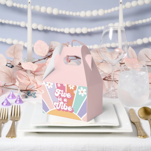 Five ist eine Vibe Retro Sunshine Rainbow Daisy Geschenkschachtel (Hochzeit)