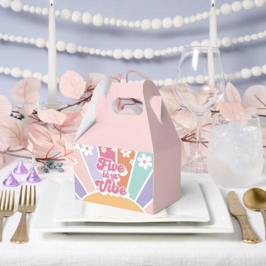 Five ist eine Vibe Retro Sunshine Rainbow Daisy Geschenkschachtel (Hochzeit)