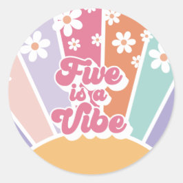 Five ist eine Vibe Retro Sunshine Rainbow Daisy Runder Aufkleber