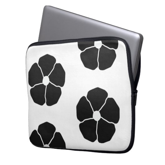 Five-Petal Black Flower Laptopschutzhülle (Vorderseite Links)