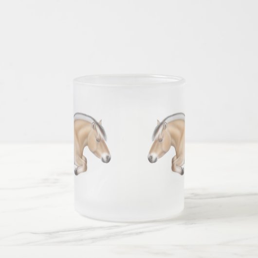 Fjord-Pferd an der Erholungs-Tasse Mattglastasse (Mittel)