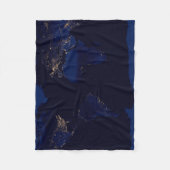 Flachbild-Karte der Erde, auf der die Lichter der  Fleecedecke (Vorderseite)