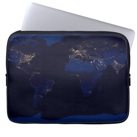 Flachbild-Karte der Erde, auf der die Lichter der Laptopschutzhülle (Vorderseite)