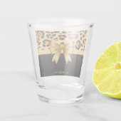 Flachbildschirm und Leopard Schnapsglas (Rückseite)