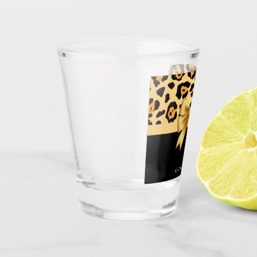 Flachbildschirm und Leopard Schnapsglas (Links)