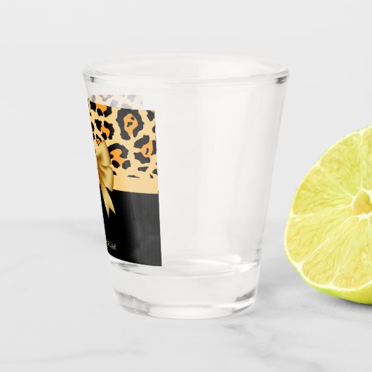 Flachbildschirm und Leopard Schnapsglas (Rechts)