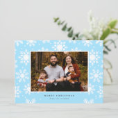 flache weiße Schneeflocken im Hintergrund Feiertagskarte (Stehend Vorderseite)