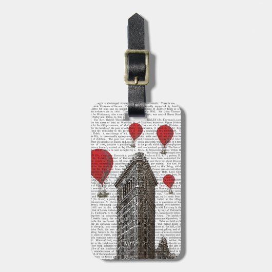 Flacheisen-Gebäude und Rot-Heißluftballons Gepäckanhänger (Vorderseite vertikal)