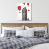 Flacheisen-Gebäude und Rot-Heißluftballons Leinwanddruck (Insitu (Schlafzimmer))