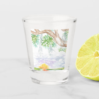 Flachglas mit tiefer Wasserfarbe Schnapsglas