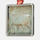 Flachrelief eines anthropomorphen Stiers Silbernes Ornament (Links)