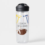 Flag Football Coach Player Personalisiert Trinkflasche<br><div class="desc">Erstellen Sie das perfekte personalisierte Geschenk für Ihren Flaggenfußballtrainer oder Ihren Lieblings-Flaggenfußballspieler. Diese Wasserflasche ist bereit,  mit einem Namen in schwarzer Schrift personalisiert zu werden. Sie enthält Abbildungen eines Fußballs sowie ein buntes Sortiment an Flaggenriemen.</div>