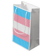 Flag "Funky Boho Stripe Abstrakt Transgender Pride Kleine Geschenktüte (Rückseite Schrägansicht)