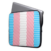 Flag "Funky Boho Stripe Abstrakt Transgender Pride Laptopschutzhülle (Vorderseite Links)
