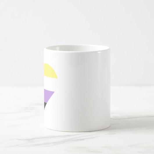 Flag-Herz für nichtbinäre Pride Kaffeetasse (Mittel)