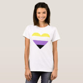 Flag-Herz für nichtbinäre Pride T-Shirt (Vorne ganz)