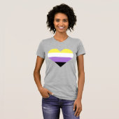 Flag-Herz für nichtbinäre Pride T-Shirt (Vorne ganz)