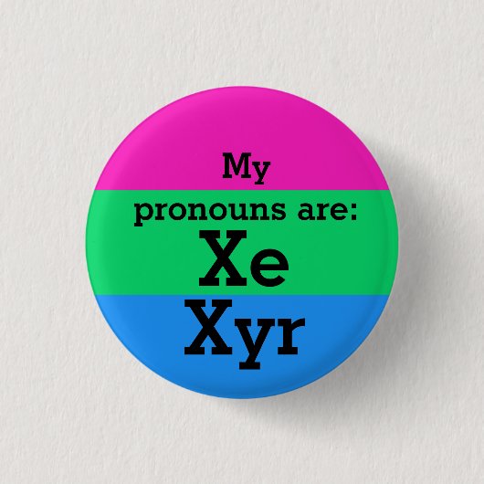 Flag zur Polysexualität mit Xe/Xyr Pronouns Button (Vorderseite)