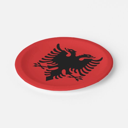 Flagge Albaniens Pappteller (Schrägansicht)