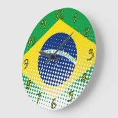 Flagge Brasiliens mit Halftone-Effekt Große Wanduhr (Winkel)