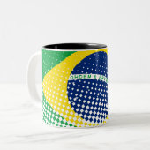 Flagge Brasiliens mit Halftone-Effekt Zweifarbige Tasse (Vorderseite Links)