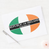 Flagge der Irischen Republik 1922 Weißer Text Ovaler Aufkleber (Umschlag)