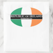 Flagge der Irischen Republik 1922 Weißer Text Ovaler Aufkleber (Tasche)