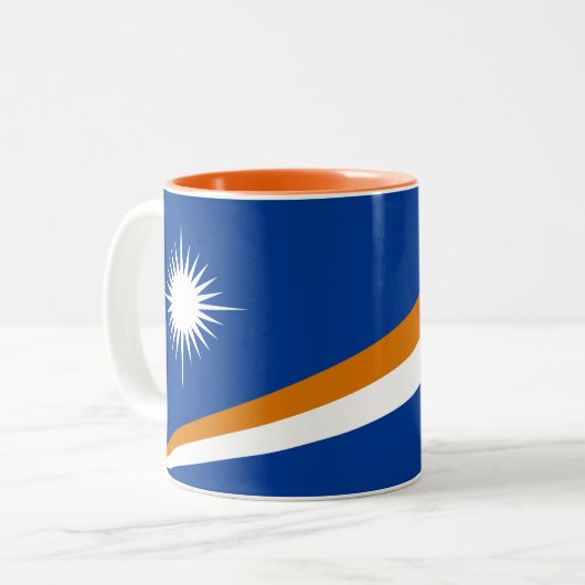 Flagge der Marshall-Inseln Zweifarbige Tasse (Vorderseite Links)