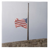 Flagge der Vereinigten Staaten bei Half-Mast (USA) Fliese (Vorderseite)