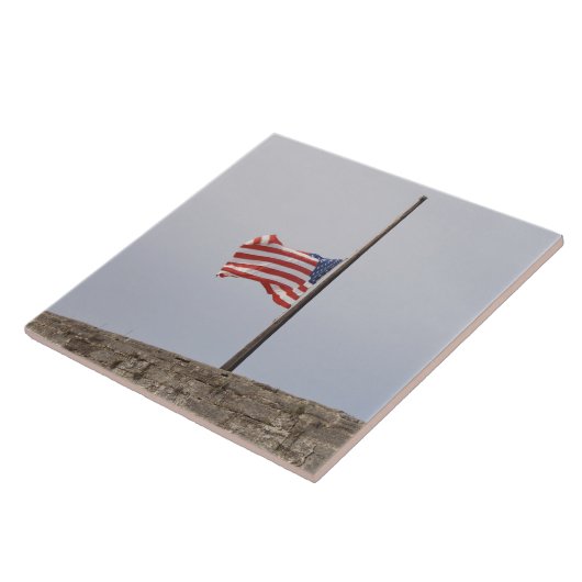 Flagge der Vereinigten Staaten bei Half-Mast (USA) Fliese (Seite)