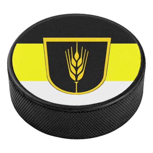 Flagge der Wolgadeutschen (schwarz/gelb/weiß) Eishockey Puck (3/4)