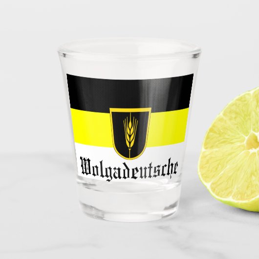 Flagge der Wolgadeutschen (schwarz/gelb/weiß) Schnapsglas (Vorderseite)