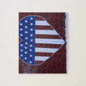 Flagge in der Herzform gemalt auf Scheune nach Puzzle (Vertikal)