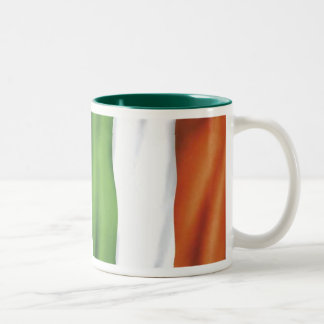 Flagge, irischer Stolz! Zweifarbige Tasse
