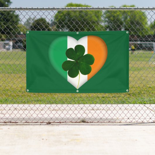 Flagge Irlands Herz mit Kleeblatt St. Patrick Banner (Insitu)