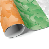 Flagge Irlands mit Kleeblättern Geschenkpapier (Rolleneckpunkt)