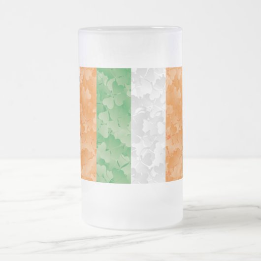 Flagge Irlands mit Kleeblättern Mattglas Bierglas (Mittel)