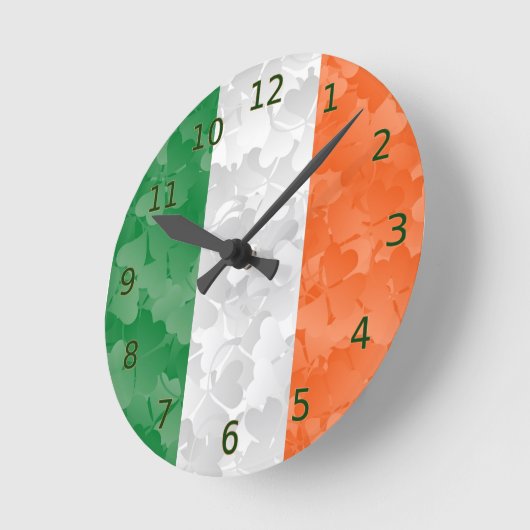 Flagge Irlands mit Kleeblättern Runde Wanduhr (Winkel)