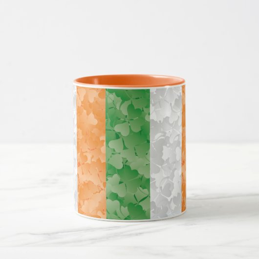 Flagge Irlands mit Kleeblättern Tasse (Zentrum)