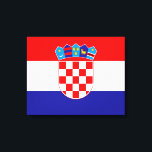 Flagge Kroatiens Leinwanddruck<br><div class="desc">In diesem Design ist die Nationalflagge Kroatiens zu sehen, das ein Land in Südosteuropa ist. Es grenzt im Nordwesten an Slowenien, im Nordosten an Ungarn, im Osten an Serbien, im Südosten an Bosnien und Herzegowina und Montenegro und im Südosten an Italien an eine Seegrenze. Die Stadt der Hauptstadt ist Zagreb;...</div>