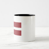 Flagge Lettlands Zweifarbige Tasse (Mittel)