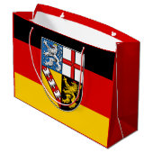 Flagge Saarlans große Geschenktasche Geschenktüte (Rückseite Schrägansicht)