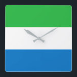 Flagge Sierra Leones Quadratische Wanduhr<br><div class="desc">Das Sierra Leone ist eine horizontale Trikolore. Die verwendeten Farben in der Flagge sind blau,  grün,  weiß. Der Anteil der Sierra Leone beträgt 2:3. Die Flagge Sierra Leones wurde 1961 adoptiert.</div>