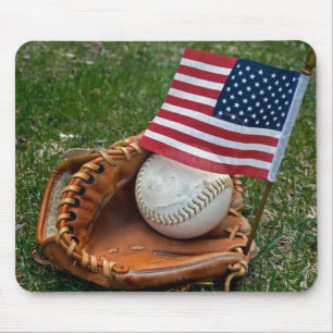 Flagge und Baseball in Handschuh Mousepad