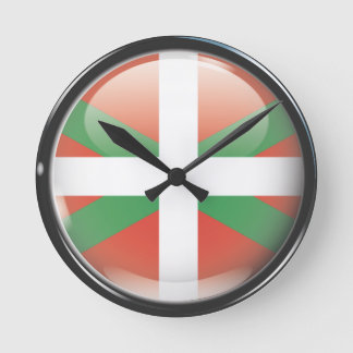 Flagge und Schild von Euskadi Runde Wanduhr