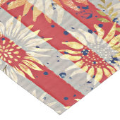 Flagge und Sonnenblumen Mittelgroßer Tischläufer (Ecke)