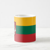 Flagge und Wappen Litauens Kaffeetasse (Mittel)