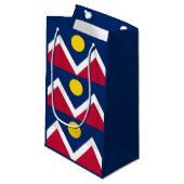 Flagge von Denver, Colorado Kleine Geschenktüte (Vorderseite Schrägansicht)