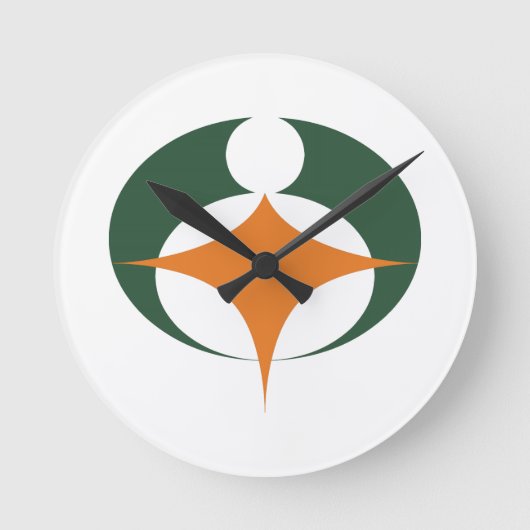 Flagge von Koga, Shiga, Japan Runde Wanduhr (Vorderseite)