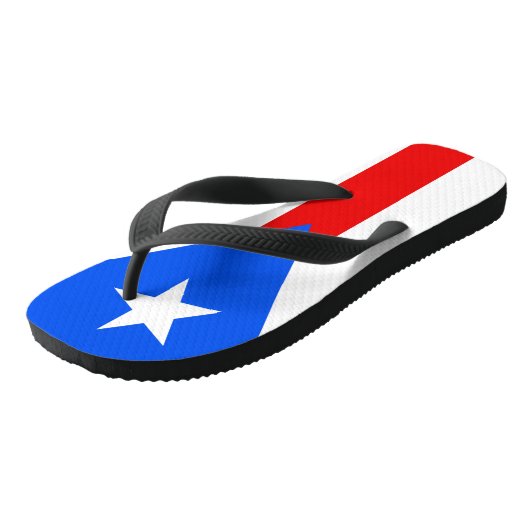 Flagge von Puerto Rico dreht Reinfälle um Badesandalen (Schrägansicht)